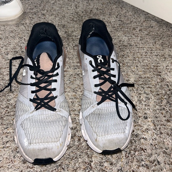 On clouds - Picture 2 of 4